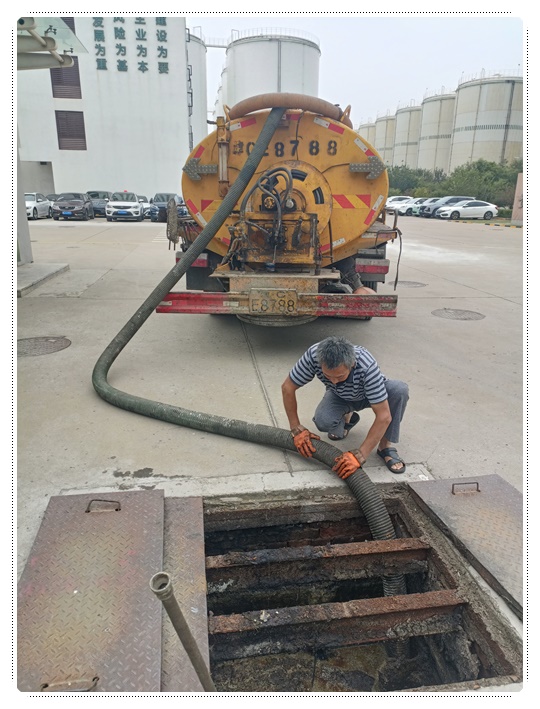 东坡隔油池清掏