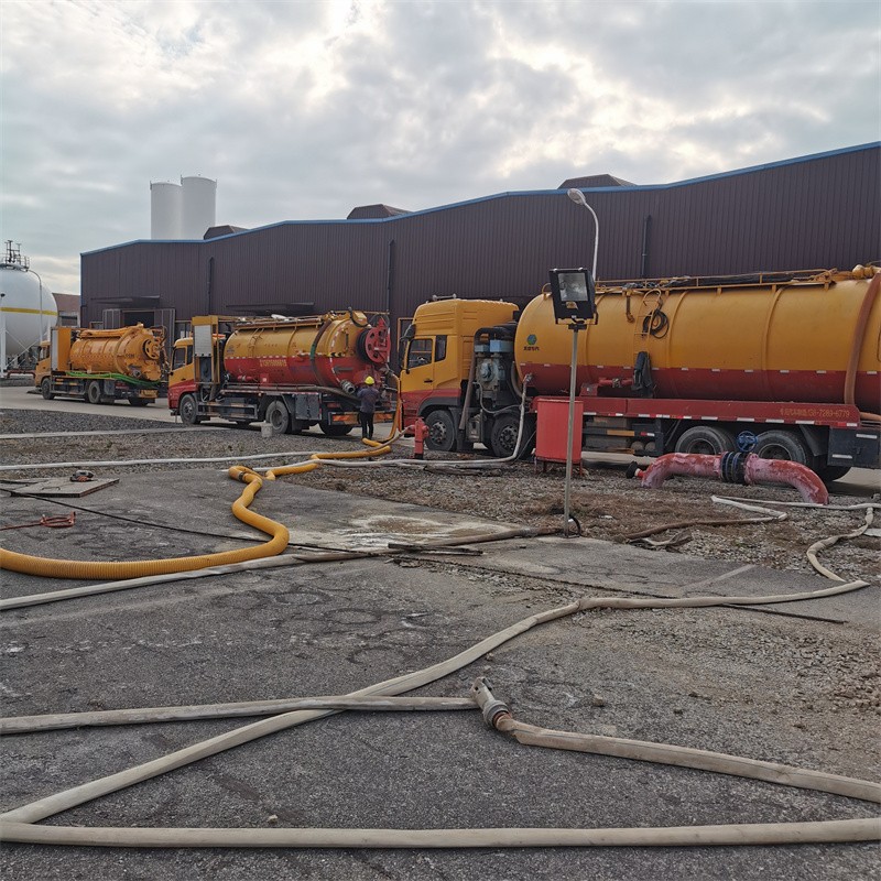 东坡污水池清理